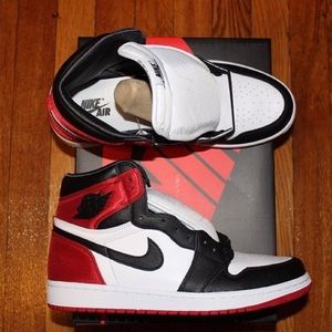 Jordan 1s Retro Black Toe